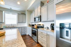 Resort Perks: Waterfront Rockport Home!