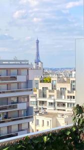 Nice loft with romantic view over the Eiffel tower