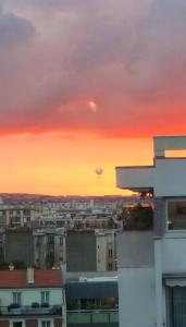 Nice loft with romantic view over the Eiffel tower