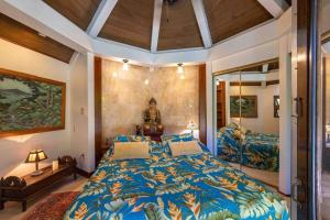 Cliff House with Ocean Views in Haiku, Maui jungle