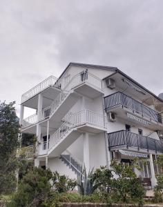 Apartments with a parking space Gradac, Makarska - 6881 