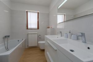 Apartments with WiFi Rovinj - 7144