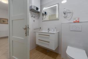 Apartments with WiFi Rovinj - 7144