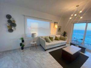 Lovely 2 bedroom oceanfront condo in Mazatlan
