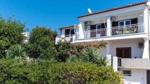 Apartments by the sea Petrcane, Zadar - 21595 