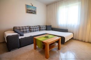 Apartments by the sea Postira, Brac - 14822