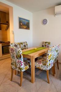 Apartments by the sea Postira, Brac - 14822