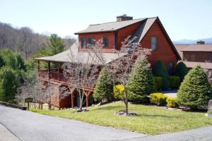 Beautiful Cabin near New River with Mountain Views!