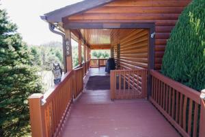 Beautiful Cabin near New River with Mountain Views!