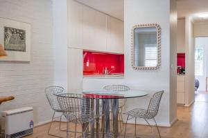 Modern Boutique CBD 2BR 1st Floor Apt