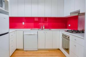 Modern Boutique CBD 2BR 1st Floor Apt