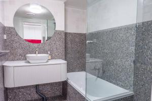 Modern Boutique CBD 2BR 1st Floor Apt
