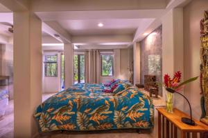 Gardenia Room on Tropical Lush Farm in Haiku, Maui