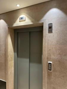 Beverly Hills, Sodic, Courtyard Rooftop