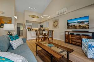 Modern & Tropical Oceanside Vistas