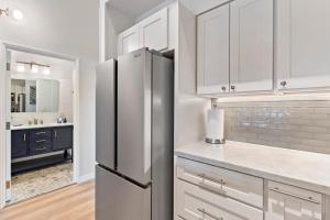 Modern & Tropical Oceanside Vistas