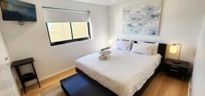 Sweeping Ocean Views - Bondi Beach 2 bed + parking