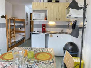 Appartements Appartement Risoul, 2 pieces, 4 personnes - FR-1-330-565 : photos des chambres