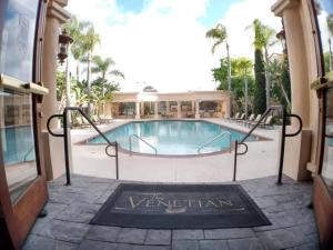 -Vacation-Top corner 2-story one bedroom La Jolla Condo