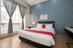 RedDoorz Premium near RS Pondok Indah - Cimanggis