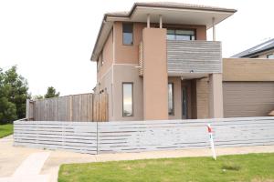 Melbourne holiday house for 15 peoples in Sanctuary Lake