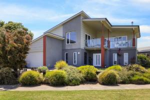 SeaVision Escape by Ready Set Stay- BYO LINEN & TOWELS