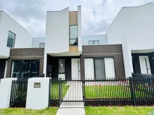 Austral Newly Built Modern 3 Br Home - Austral