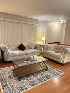 Luxe 3BR, 2BA + Hot Tub - إلمهورست