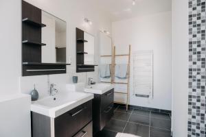 Maisons d'hotes Coeur de ville #B2 - Centre ville, WIFI & NETFLIX - Proche transports - CHAMBRE PRIVEE dans logement partage : photos des chambres