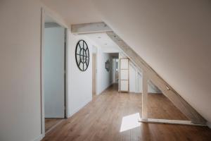 Maisons d'hotes Coeur de ville #H1 - Chambre privee dans logement partage - Wifi & Netflix - Centre ville & Transports - Machine a laver : photos des chambres