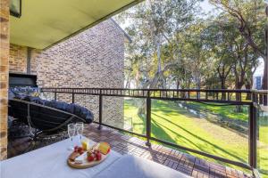 Bay Parklands 27 2 Gowrie Ave pool tennis court spa and views
