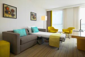 Hotels Courtyard by Marriott Montpellier : Suite Courtyard 2 Pièces avec 1 Chambre Lit King-Size