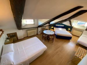 Family Room - Attic room in Artua'&Solferino-Mezza Pensione-Parcheggio