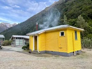 Basic, Super 'Cosy' Cabin in The Middle of National Park and Mountains - Ruatapu