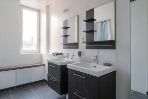 Maisons d'hotes Coeur de ville #H2- Central & Cosy - Logement partage - Chambre privee : photos des chambres