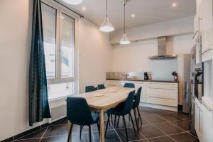 Maisons d'hotes Coeur de ville #H2- Central & Cosy - Logement partage - Chambre privee : photos des chambres