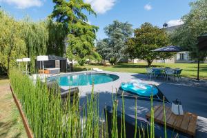 Maisons de vacances Chateau de la Ronde - Avec piscine et jacuzzi : Maison 5 Chambres