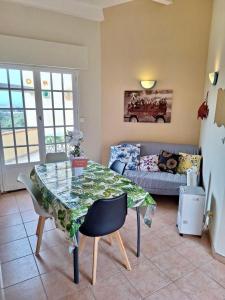 Appartements Appartamento Mirella con piscina : photos des chambres