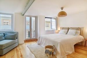 Modern flat with double patio right next to Estrela Gardens