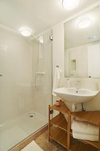 Modern flat with double patio right next to Estrela Gardens