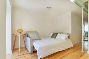 Modern flat with double patio right next to Estrela Gardens