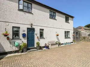 28 The Turnpike - Botallack