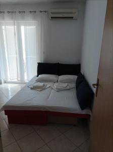 Apartment Agava, 200m from Kamenjak, own terrace, garden and parking, new kitchen