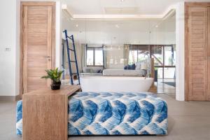 4BR Penthouse Royal Marina: Private Rooftop Pool with 360° View