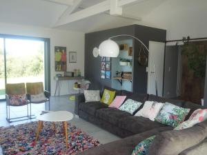 Villa avec piscine et spacieux pool house près des plages et de la Rhune