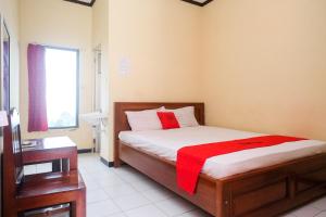 RedDoorz near Candi Sukuh Karanganyar