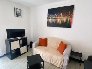 Appartements Charmant F2 en centre-ville avec parking, balcon et equipements modernes - FR-1-703-162 : photos des chambres
