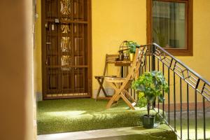 Emerald Suite WITH FREE PARKING