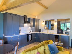 Waters Edge, Talkin Tarn, a luxurious bungalow with stunning views over the tarn