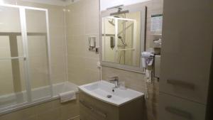 Hotels Logis Hotel des Granges : photos des chambres